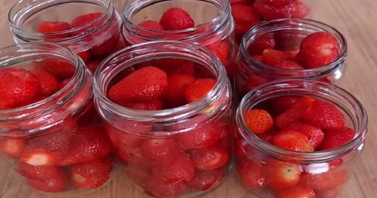 najlepsi kompot jahody jahodovy kompot varenie zavarenie