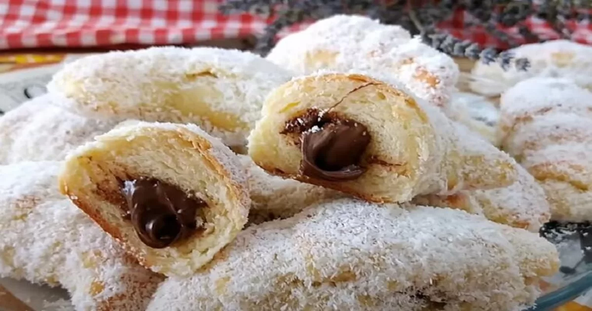 kokosove rohlicky dezert pecivo kokos cokolada cesto dzem struhany kokos