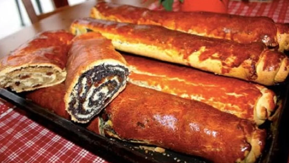 Domáci makovník a orechovník s lesklou zlatistou kôrkou – tradičné slovenské koláče plnené makom a orechami